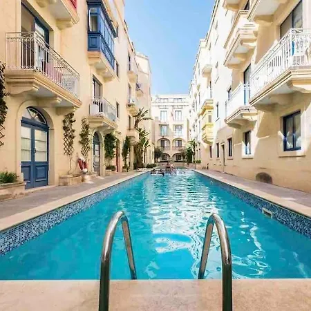 New, Modern Ground Floor With Pool *