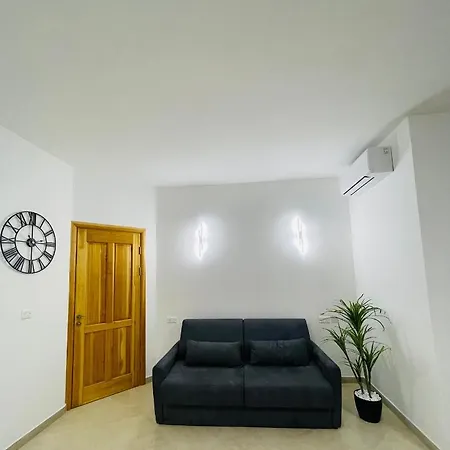 New, Modern Ground Floor With Pool