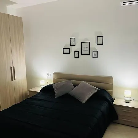 New, Modern Ground Floor With Pool Lejlighed *