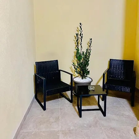 New, Modern Ground Floor With Pool * アインシーレム