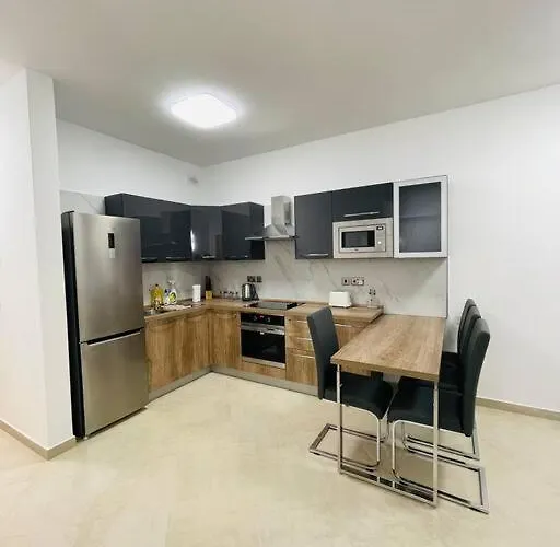 New, Modern Ground Floor With Pool Għajnsielem