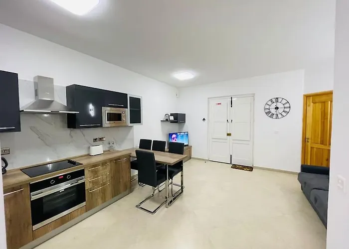 New, Modern Ground Floor With Pool Lejlighed *