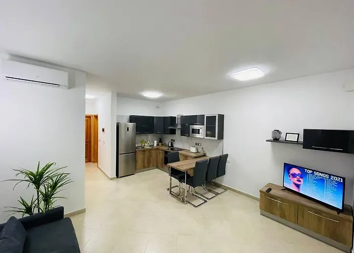 New, Modern Ground Floor With Pool Apartment Ghajnsielem