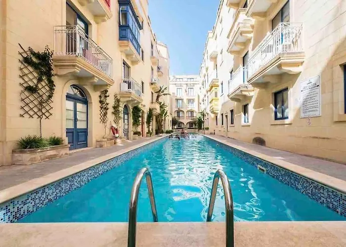 New, Modern Ground Floor With Pool *