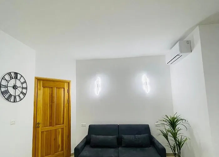 New, Modern Ground Floor With Pool