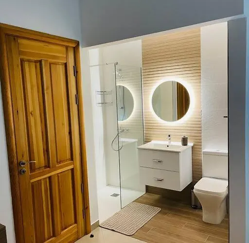 New, Modern Ground Floor With Pool Lejlighed *