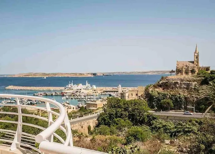 New, Modern Ground Floor With Pool *